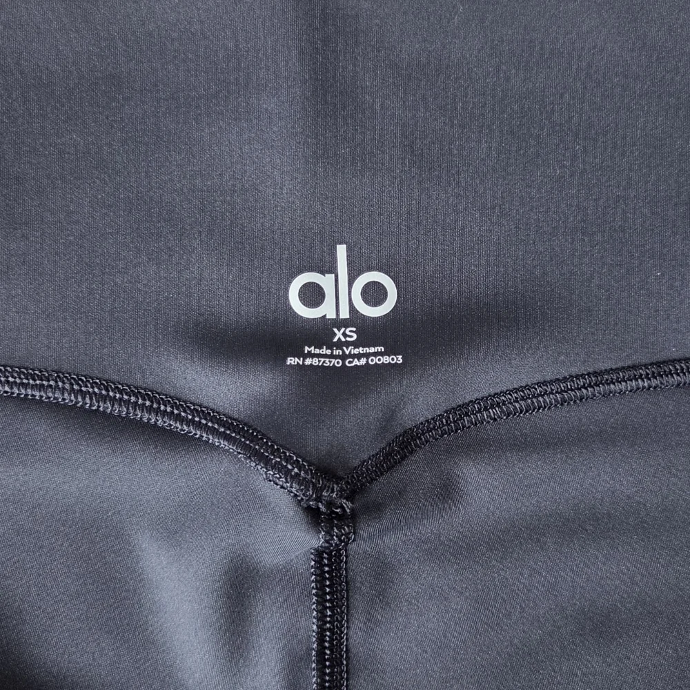 Alo Yoga Black 5 Inch Airlift Energy Shorts High Waist Womens Size XS - Picture 5 of 6